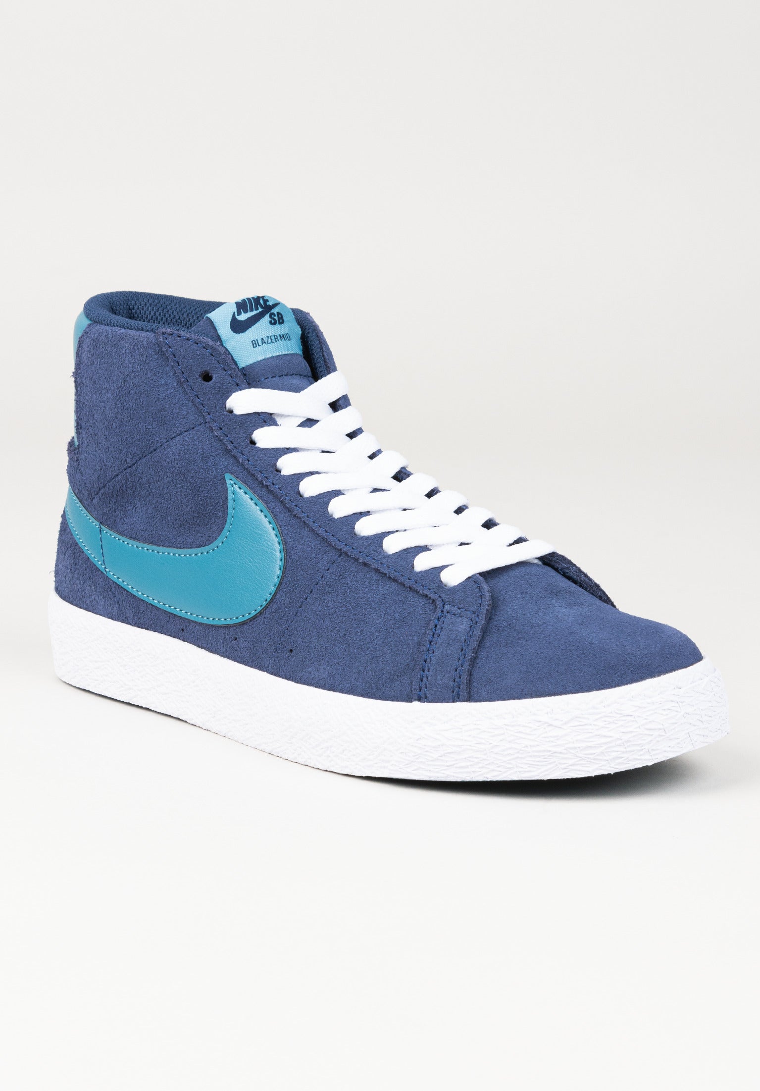 NEW hotsell NIKE SB BLAZER MID BLUE