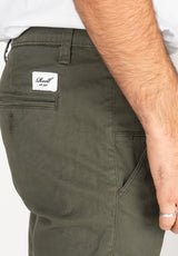 Flex Tapered Chino olive Closeup2