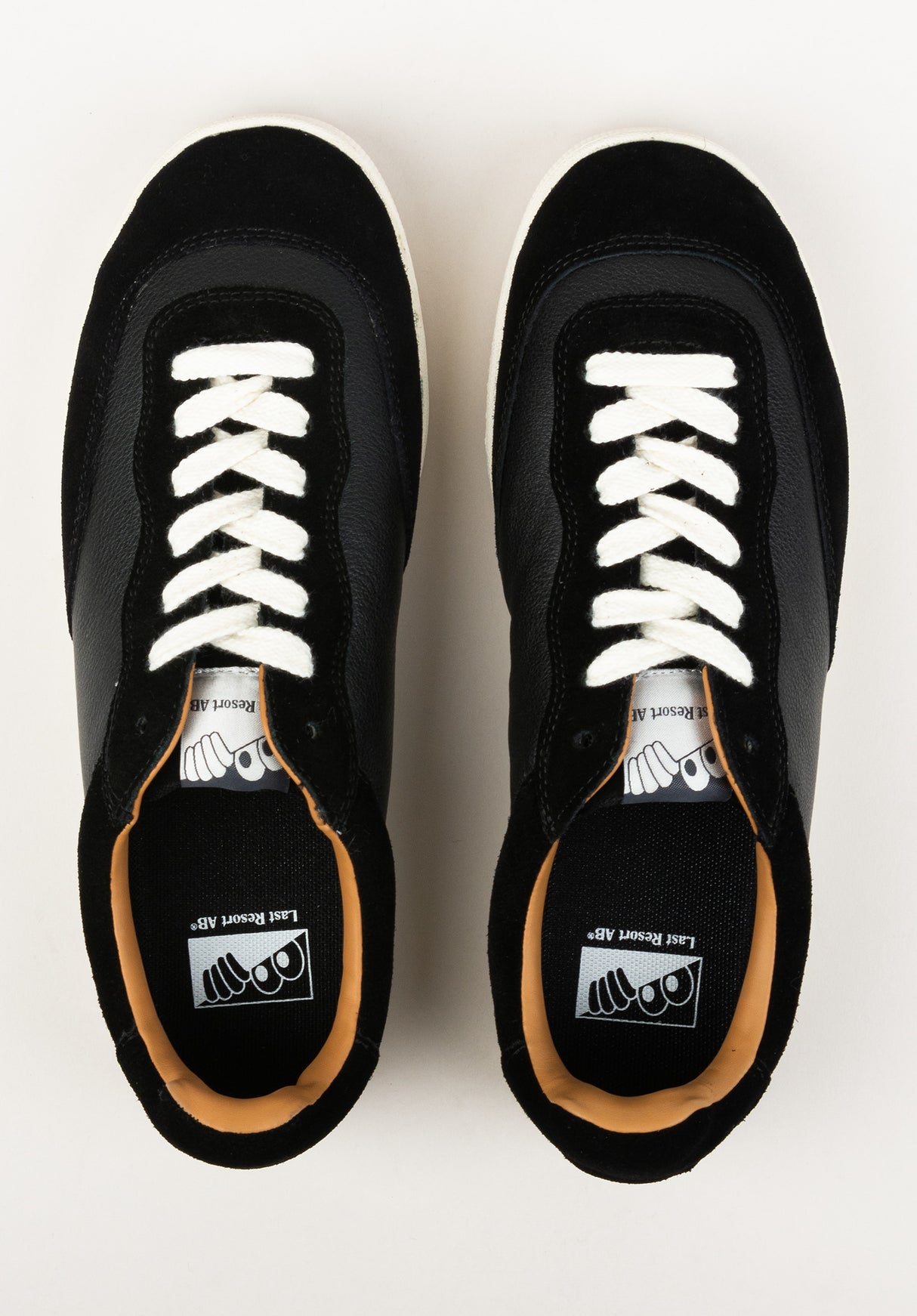 CM001 Low Suede black-white Close-Up2