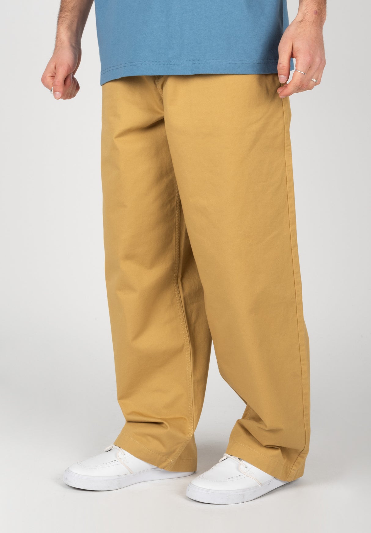 Authentic Chino Baggy antelope Rückenansicht