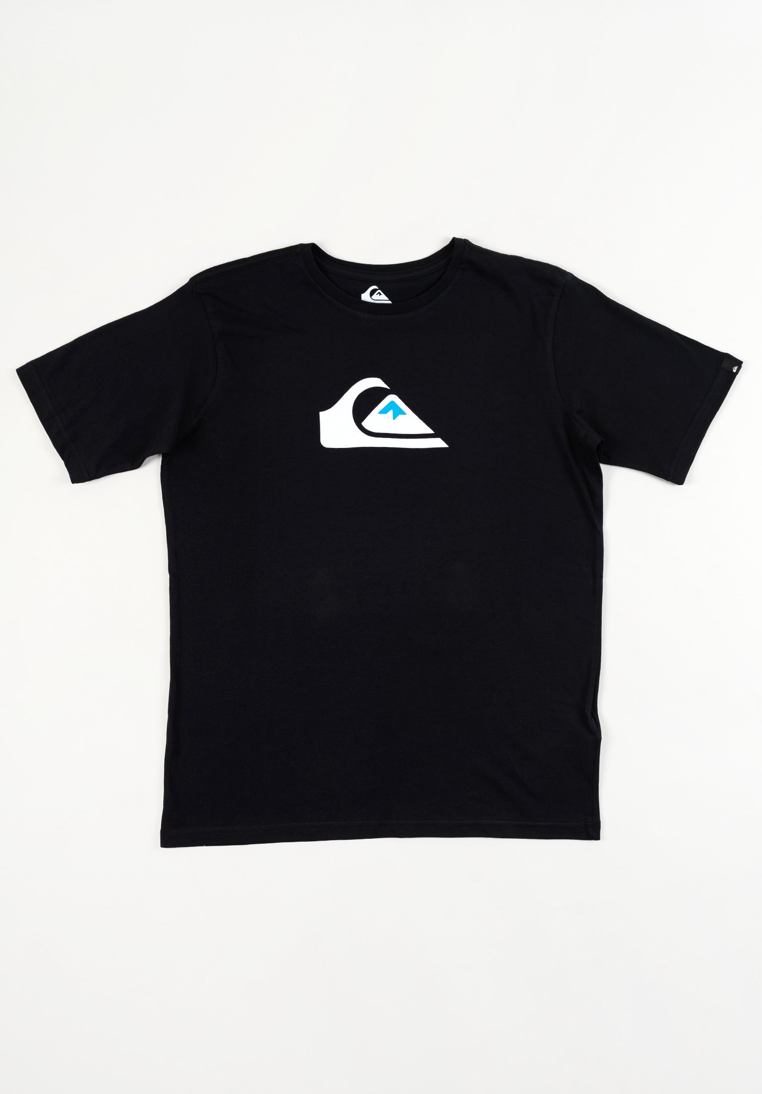 Black quiksilver hotsell t shirt