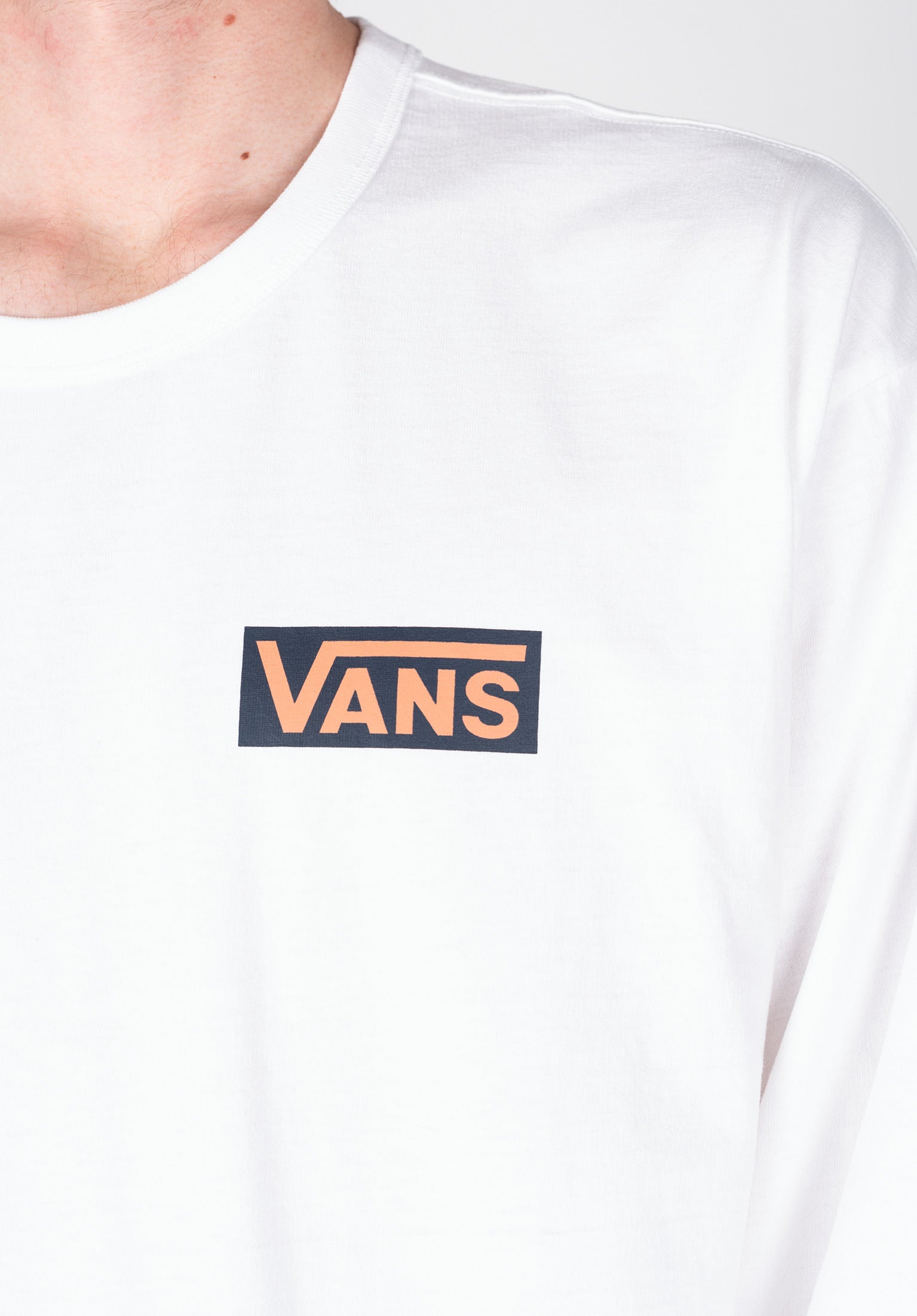 Logo vans sale off the wall