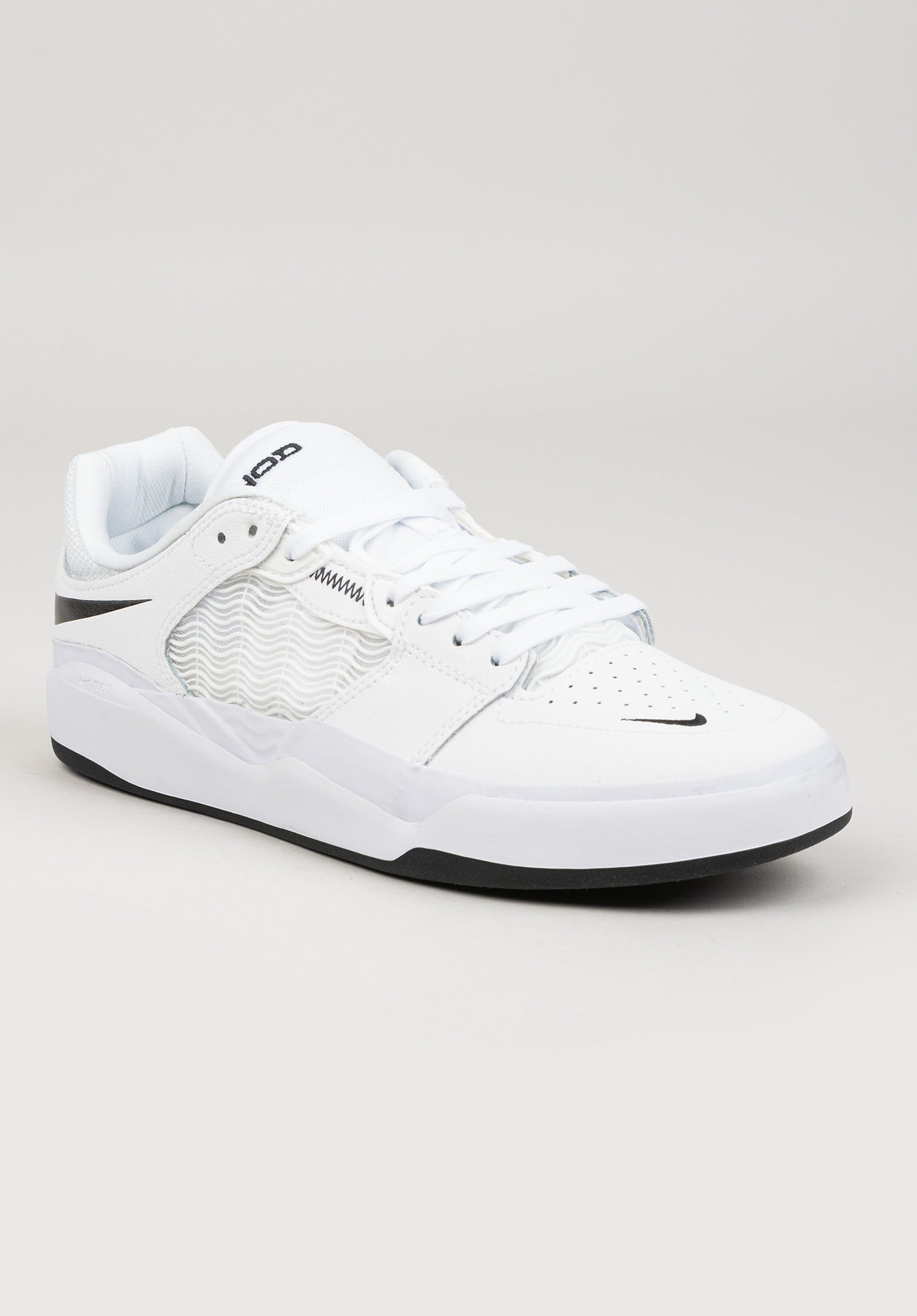 White nike best sale sb mens